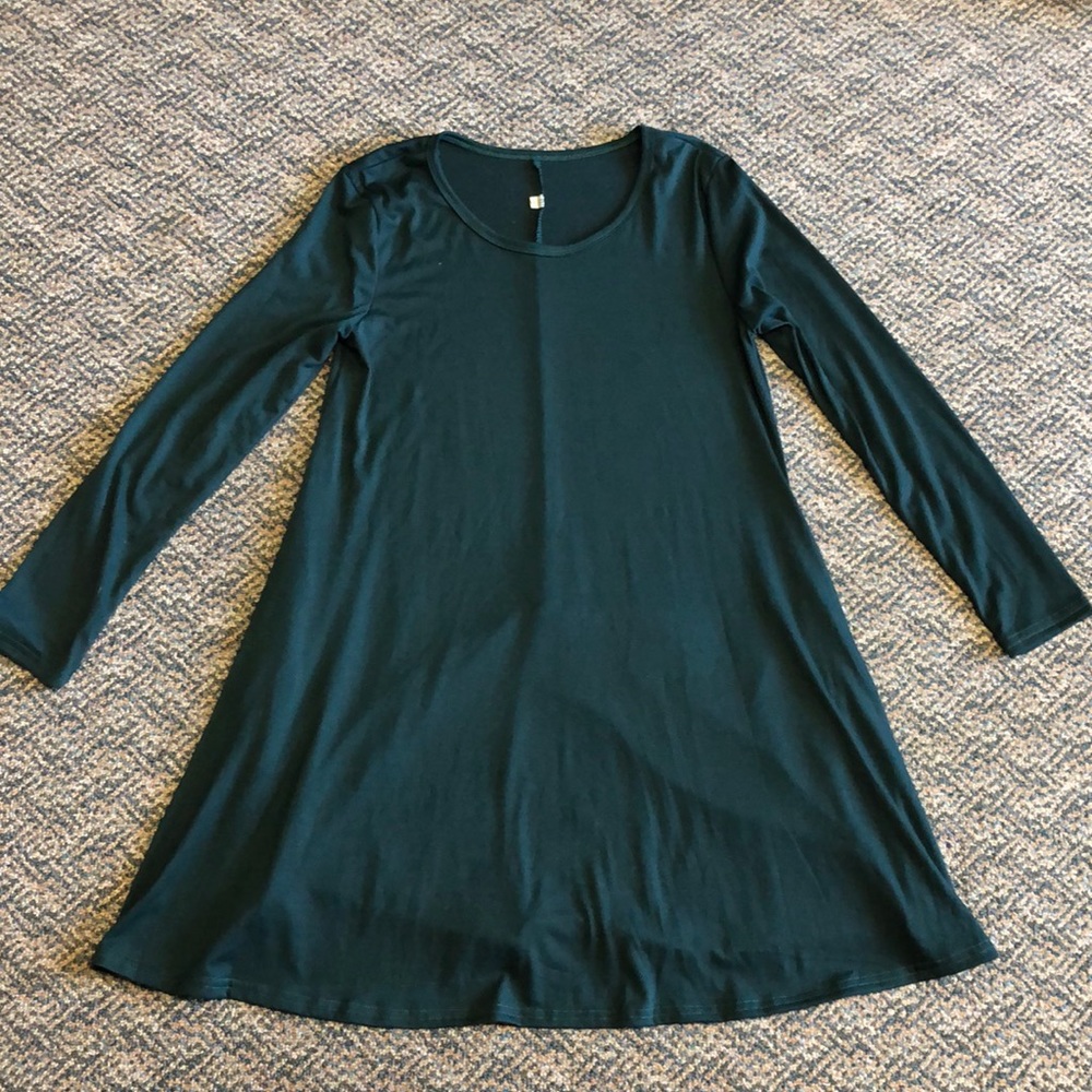 Green midi dress with pockets